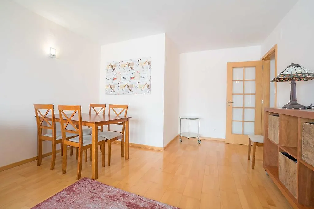 Apartment 1-Minute Walk To The Metro And 2 To The Supermarket Lisbon
