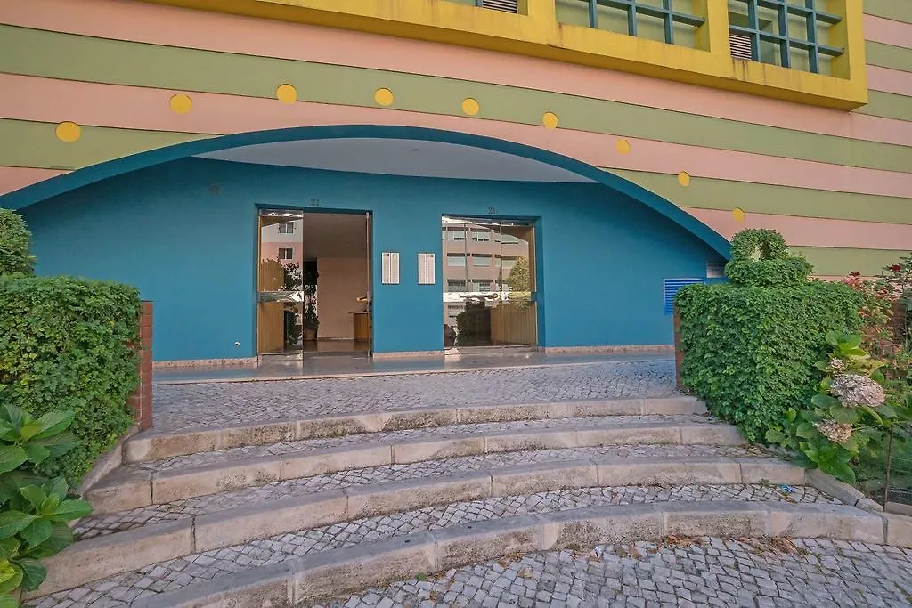 Apartment 1-Minute Walk To The Metro And 2 To The Supermarket Lisbon