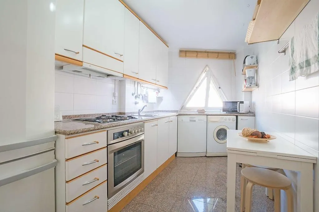 1-Minute Walk To The Metro And 2 To The Supermarket Lisbon