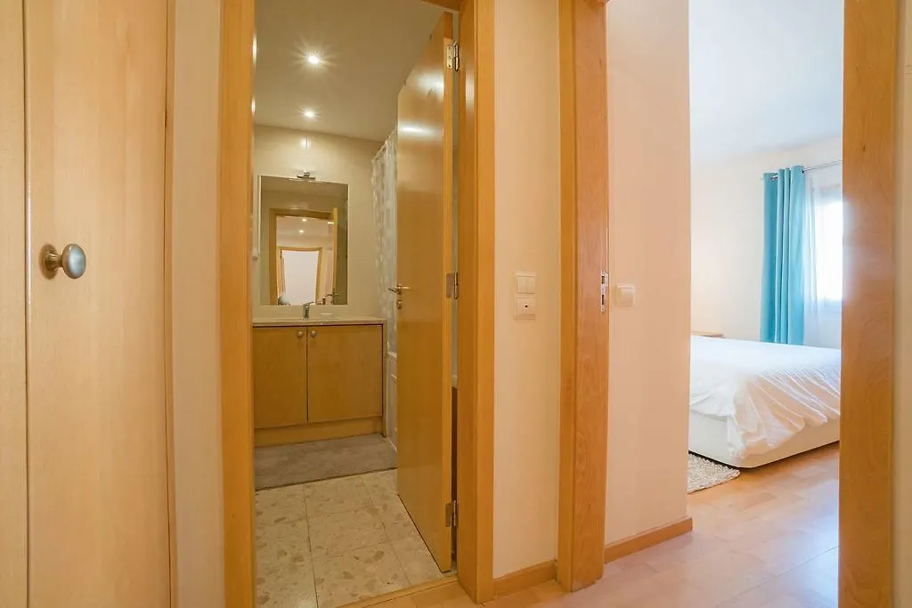 1-Minute Walk To The Metro And 2 To The Supermarket Lisbon Apartment