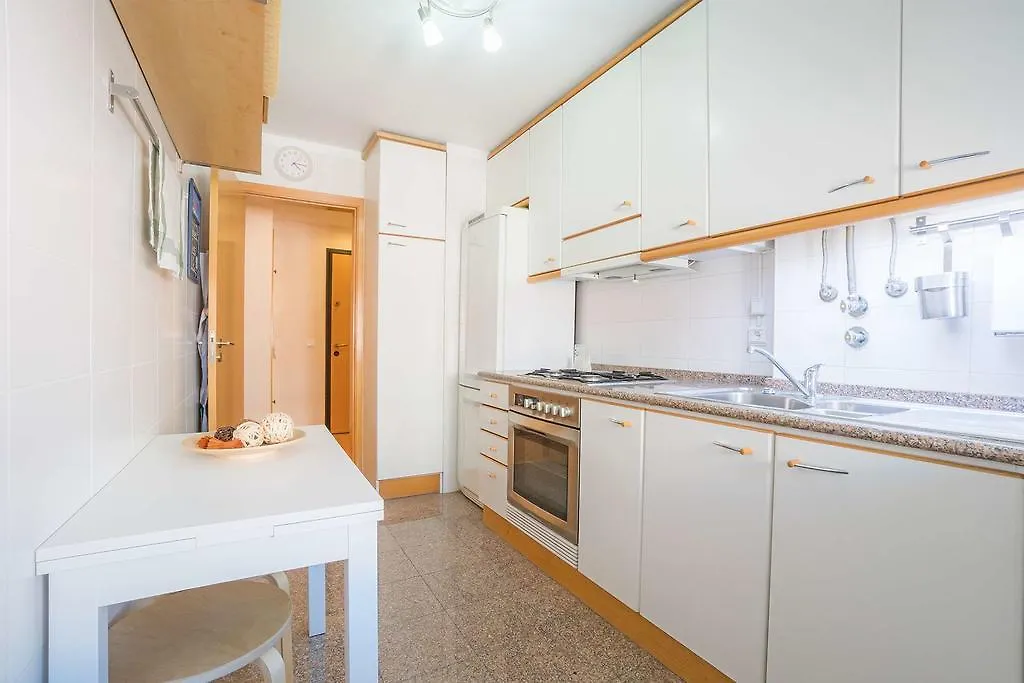 1-Minute Walk To The Metro And 2 To The Supermarket Lisbon 0*,