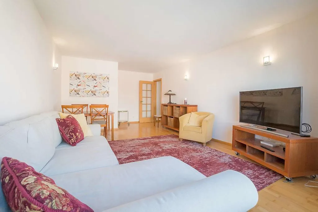 Apartment 1-Minute Walk To The Metro And 2 To The Supermarket Lisbon