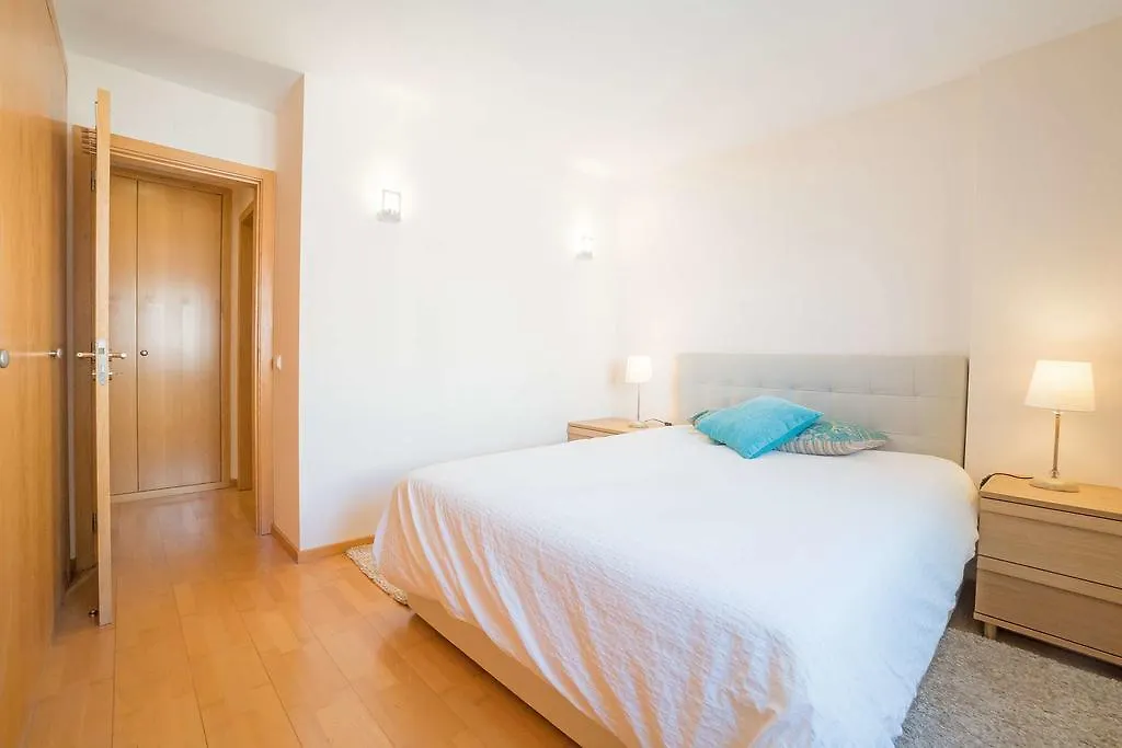 1-Minute Walk To The Metro And 2 To The Supermarket Lisbon Apartment